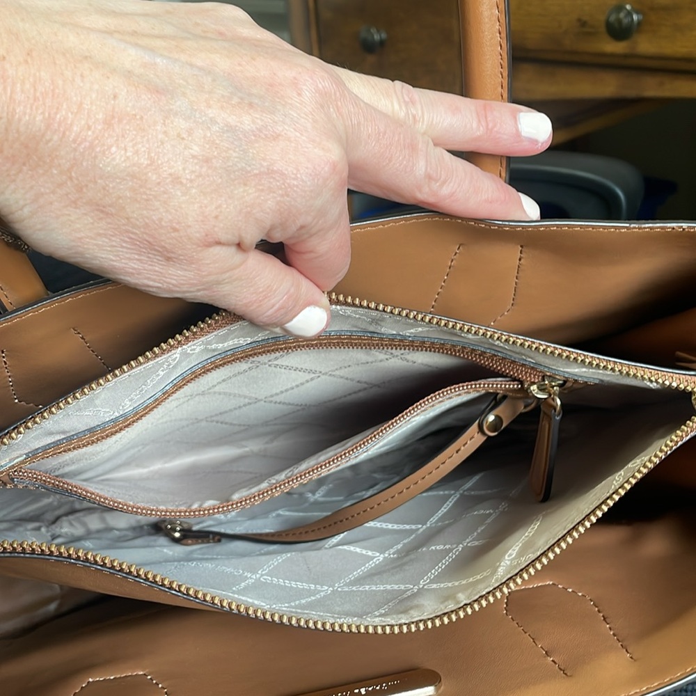 Michael Kors Tan and Cream Tote Bag - Picture 6 of 9